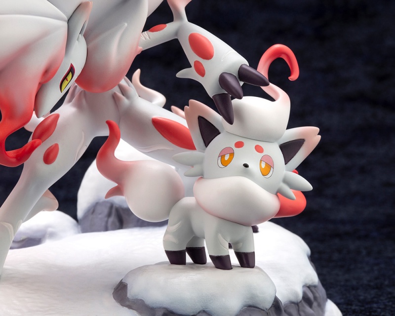 Pokemon Center Original Figure Jade Zorua & Jade Zoroark