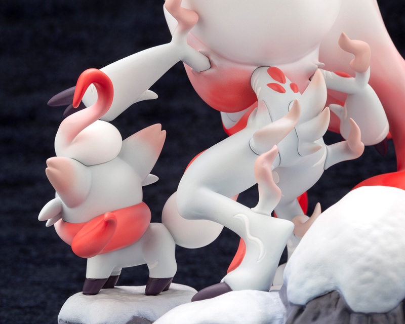 Pokemon Center Original Figure Jade Zorua & Jade Zoroark