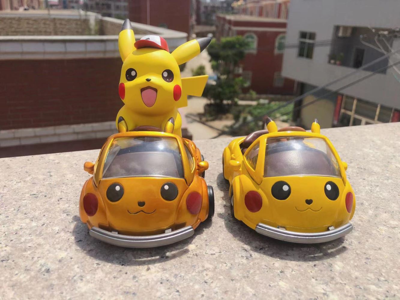 Pikachu with Pikachu's Car - Pokemon