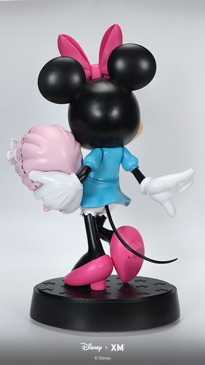 Mickey Around the World 24 Inch – Mickey & Minnie – Singapore Edition