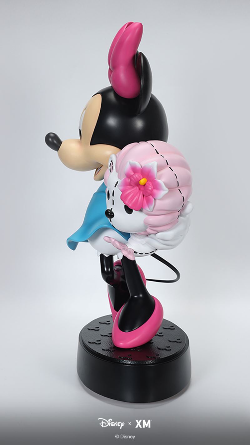 Mickey Around the World 24 Inch – Mickey & Minnie – Singapore Edition