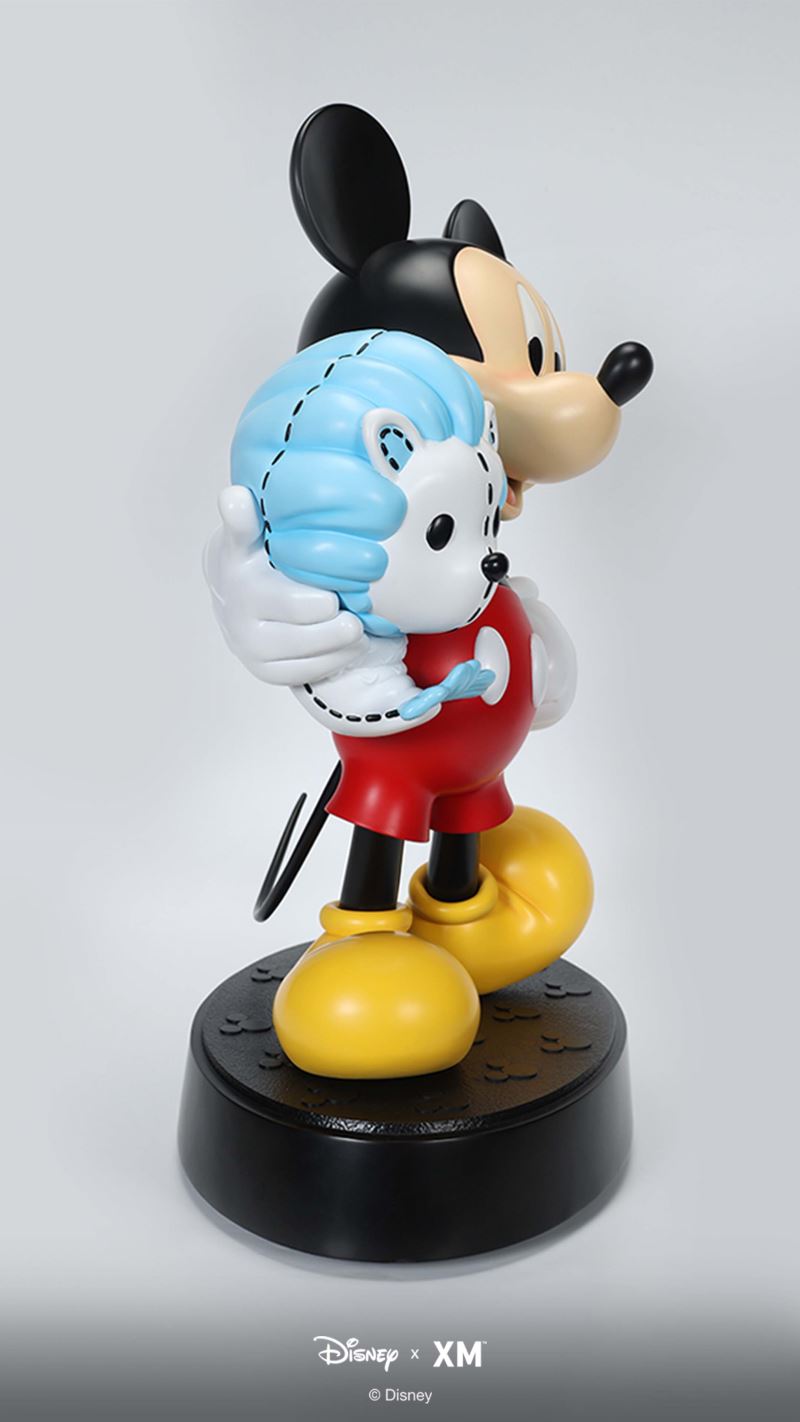 Mickey Around the World 24 Inch – Mickey & Minnie – Singapore Edition