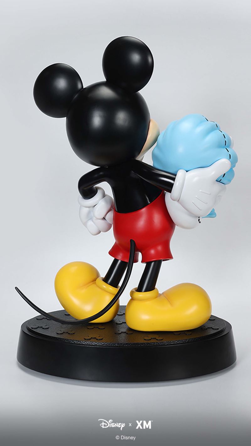 Mickey Around the World 24 Inch – Mickey & Minnie – Singapore Edition