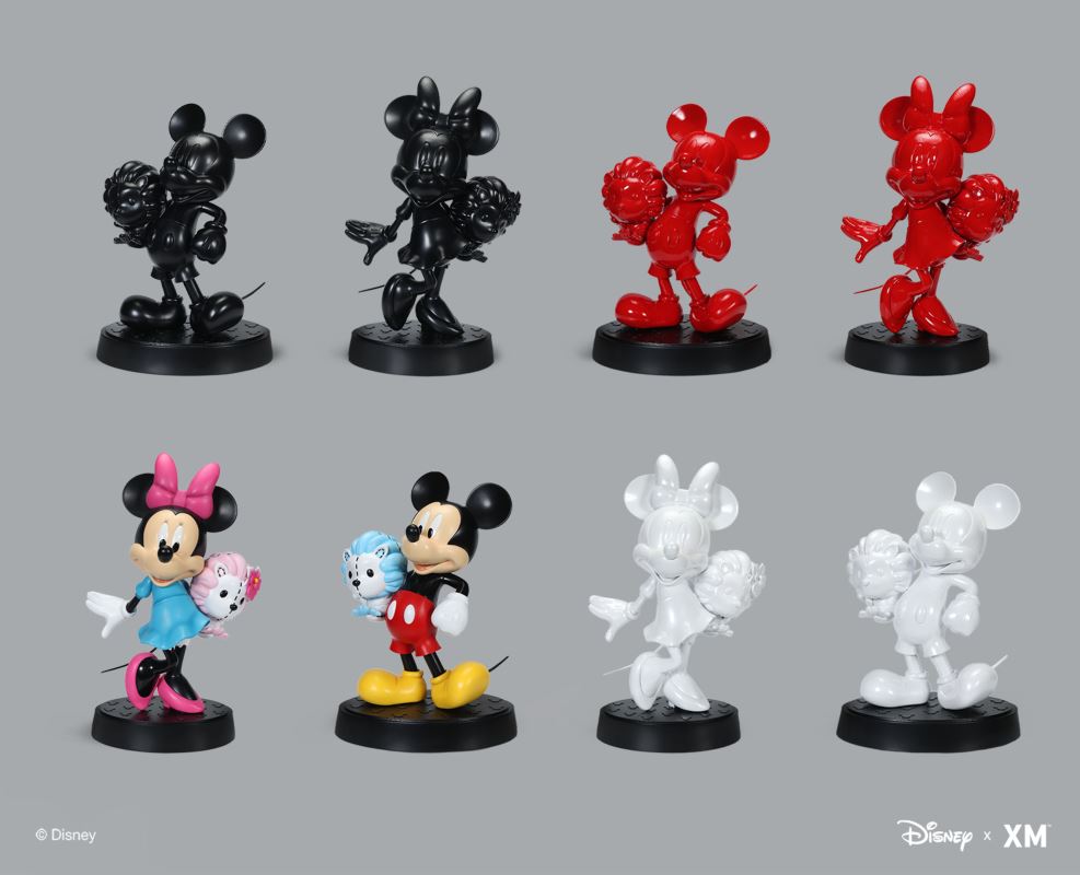 Mickey Around the World 24 Inch – Mickey & Minnie – Singapore Edition