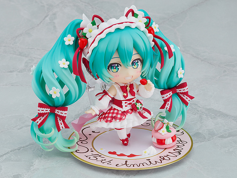 Nendoroid Hatsune Miku 15th Anniversary Ver