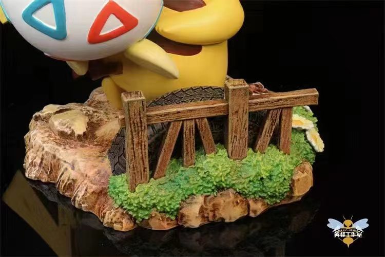 Pikachu Carry Togepi