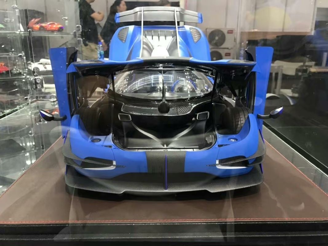 Koenigsegg one1 engine (local gold special edition) 1/6