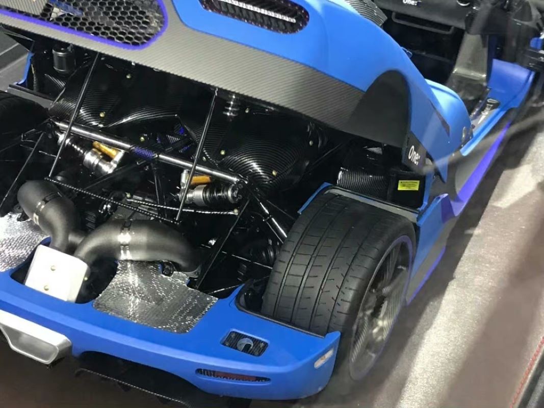 Koenigsegg one1 engine (local gold special edition) 1/6