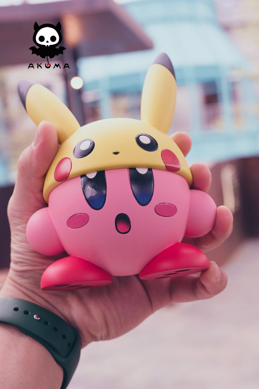 Kirby cosplay Pikachu