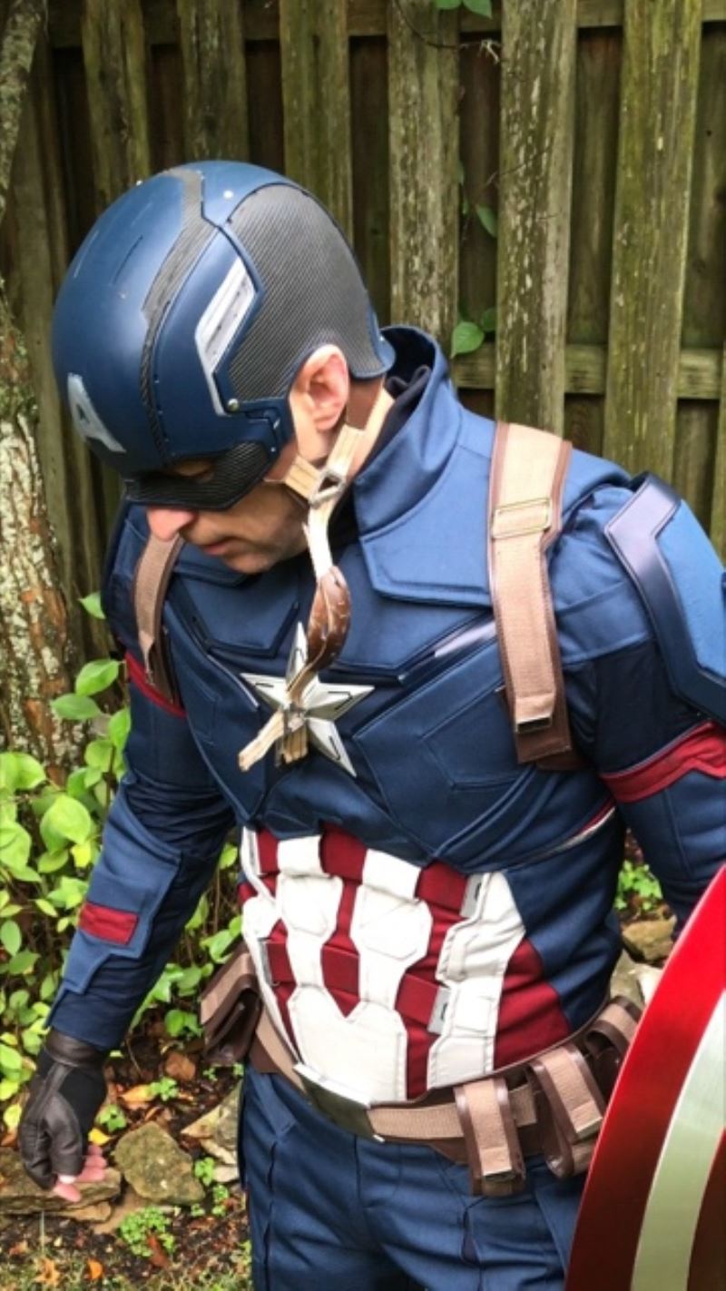 Captain America Helmet Bluetooth Speaker 1/1