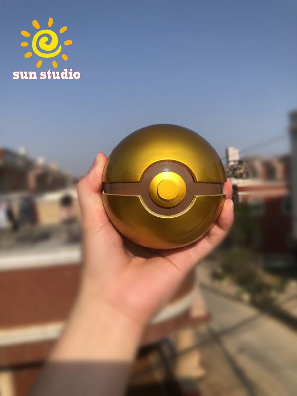 Poké Ball Gold 1/1
