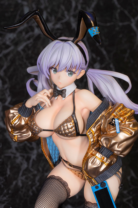 Mimi Usada Gold ver. illustration by saitom 1/6