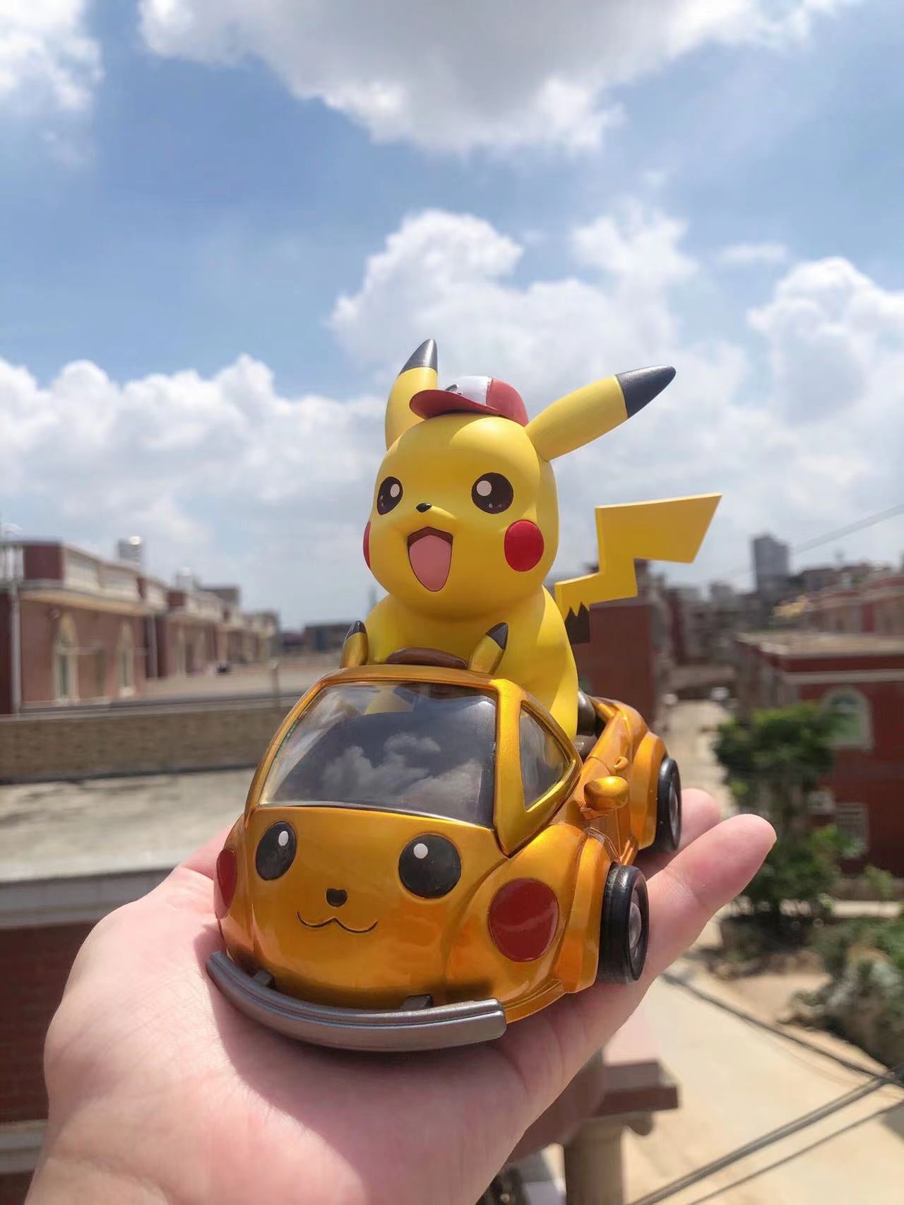 Pikachu with Pikachu's Car - Pokemon