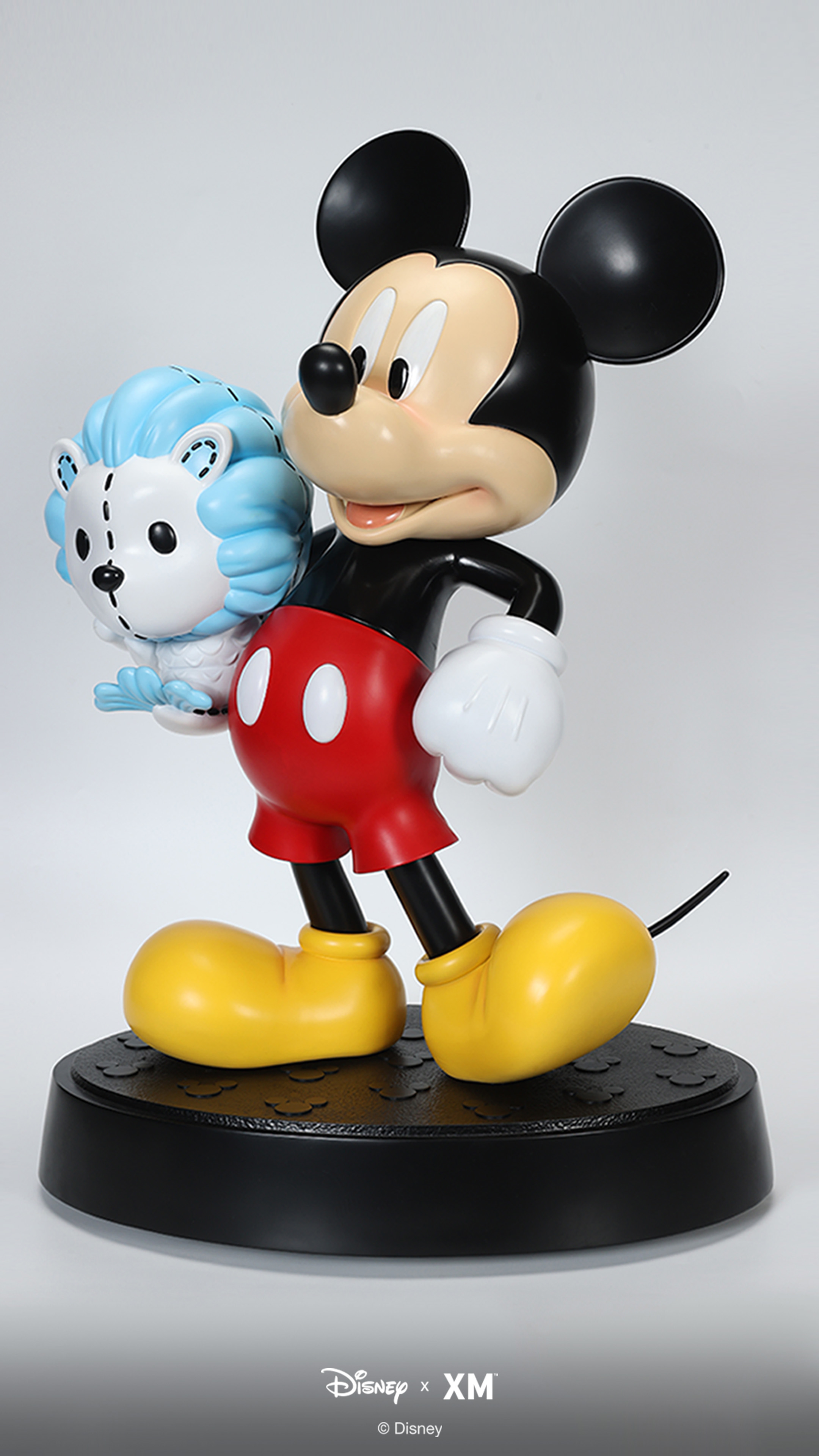 Mickey Around the World 24 Inch – Mickey & Minnie – Singapore Edition