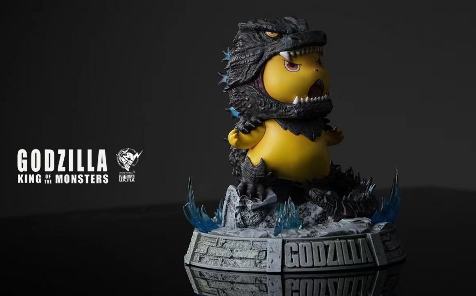 Pikachu cos Godzilla