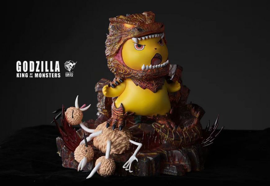 Pikachu cos Godzilla