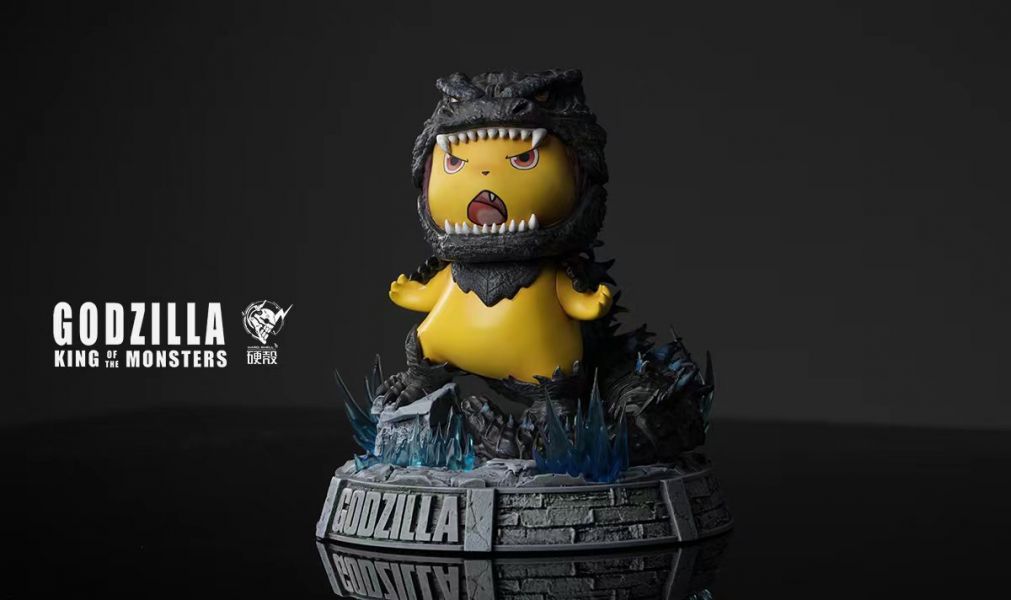 Pikachu cos Godzilla