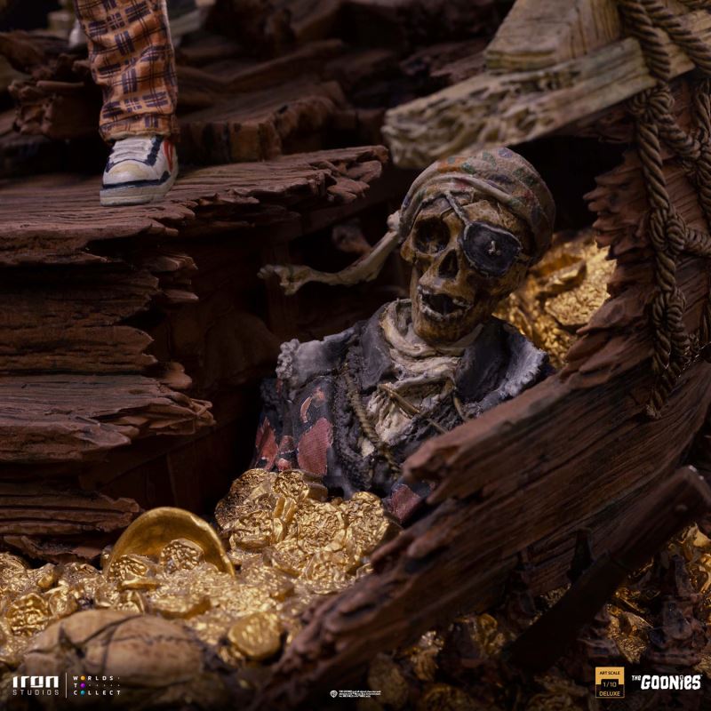 SLOTH AND CHUNK DELUXE