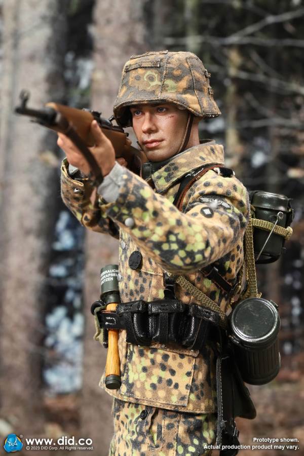 World War II German 12th Armored Division G43 rifle shooter - Leo 1/6