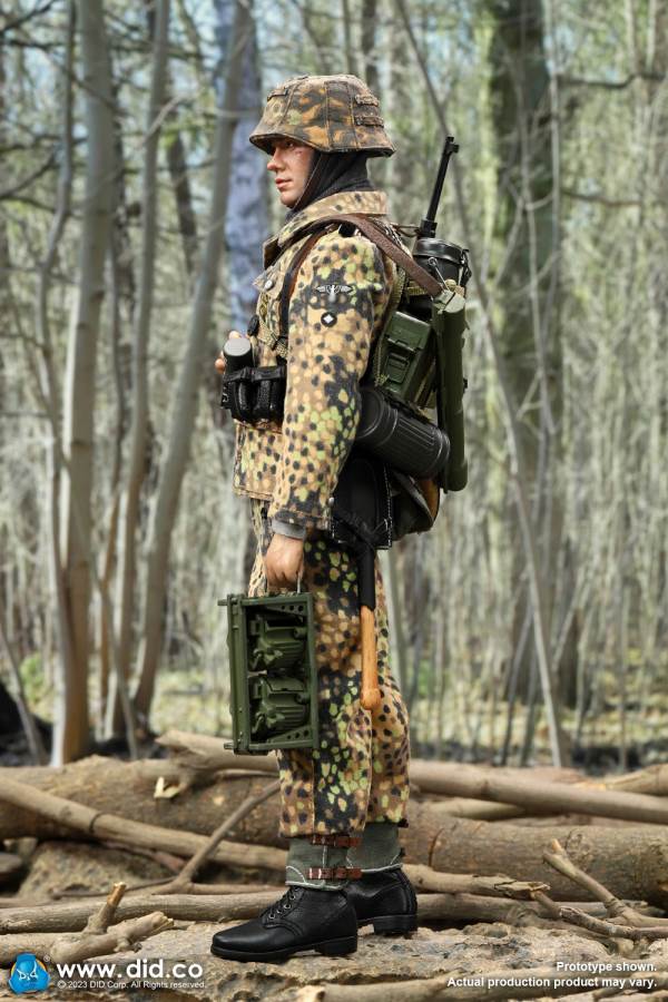 World War II German 12th Armored Division G43 rifle shooter - Leo 1/6