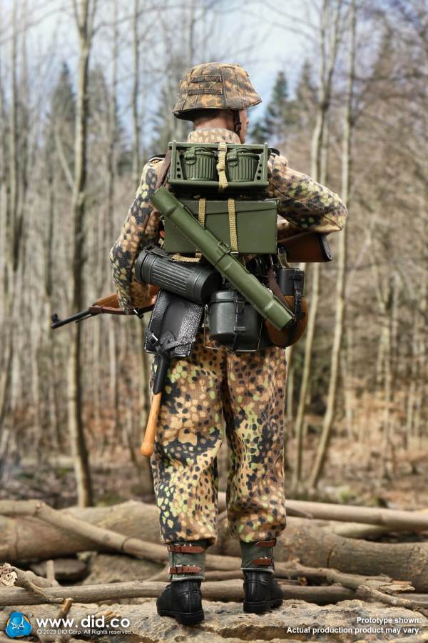 World War II German 12th Armored Division G43 rifle shooter - Leo 1/6