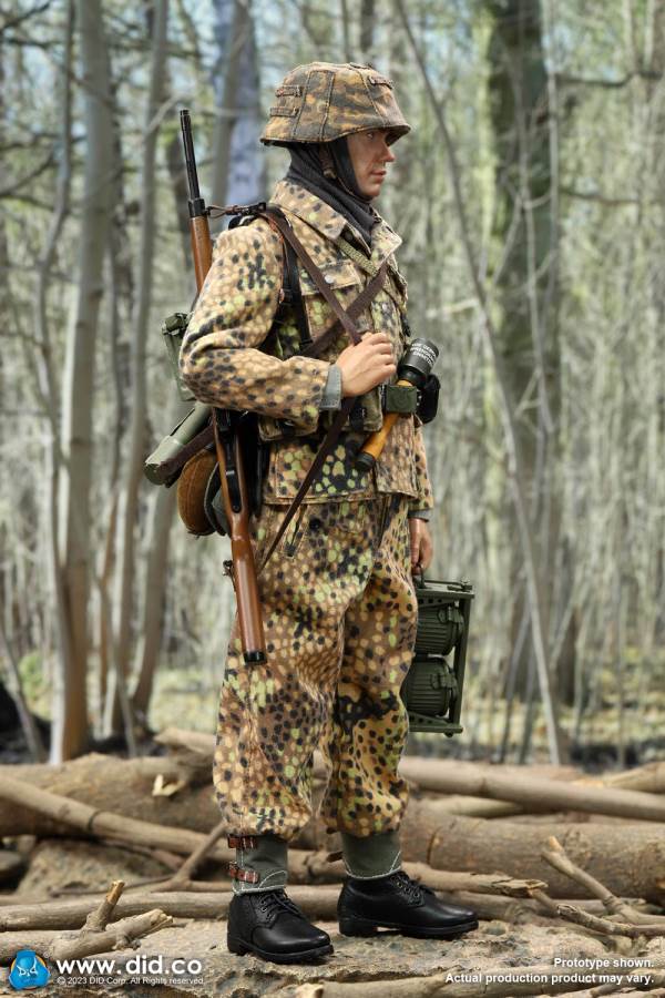 World War II German 12th Armored Division G43 rifle shooter - Leo 1/6