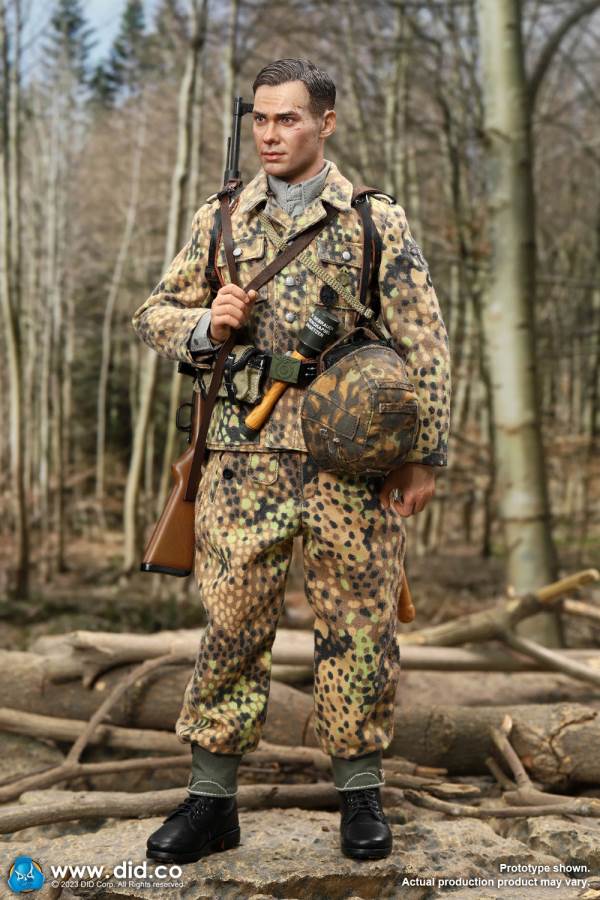 World War II German 12th Armored Division G43 rifle shooter - Leo 1/6