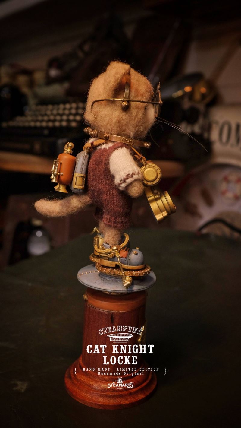 CAT KNIGHT LOCKE (blue-gray wool felt handmade limited)