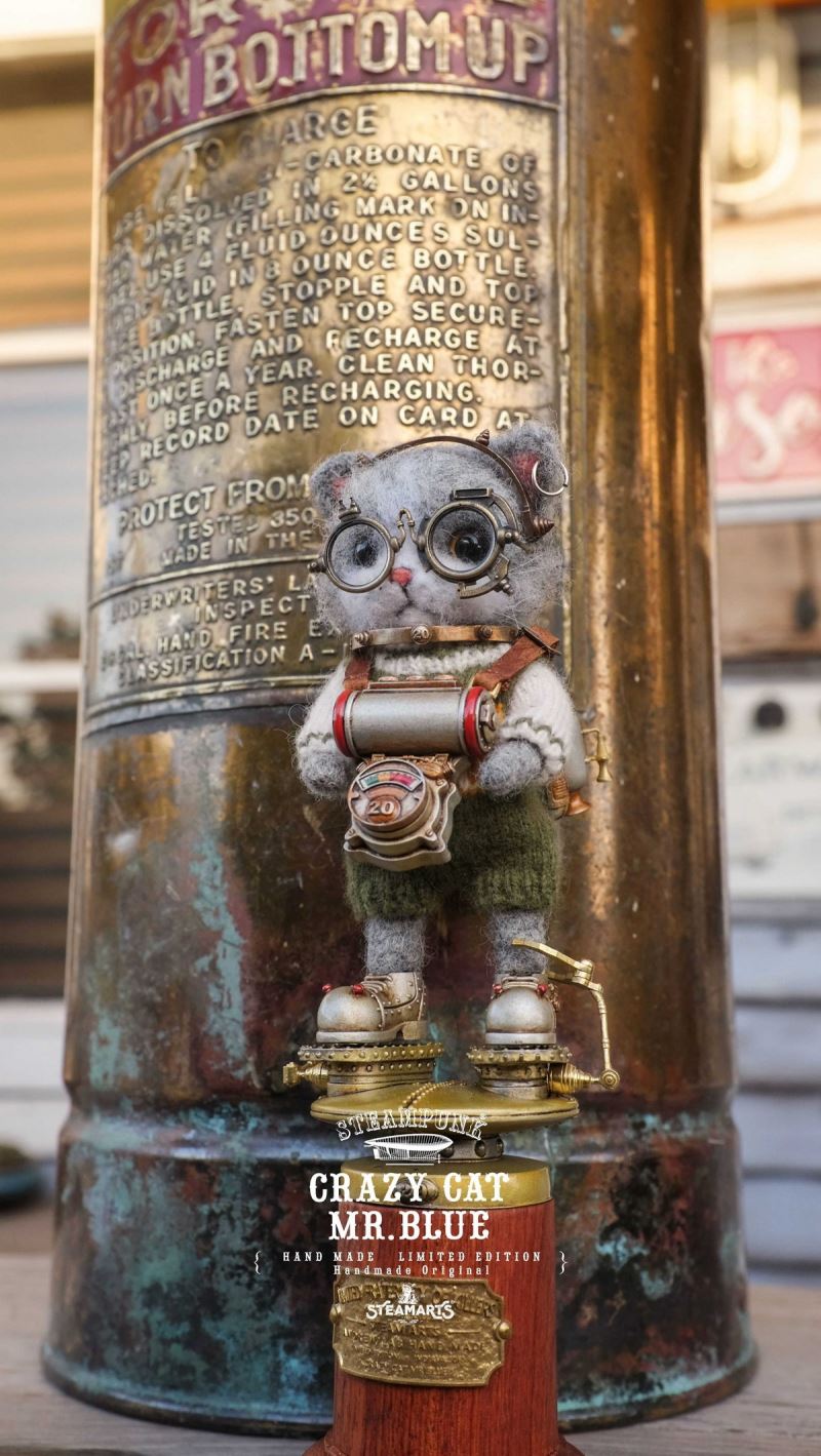 CRAZY CAT MR.BLUE (Silver Wool Felt Handmade Limited Edition)