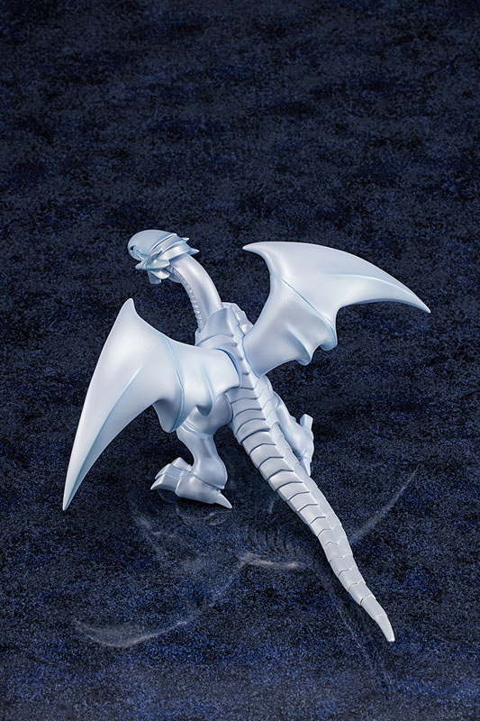 Yu-Gi-Oh! Duel Monsters Blue-Eyes White Dragon