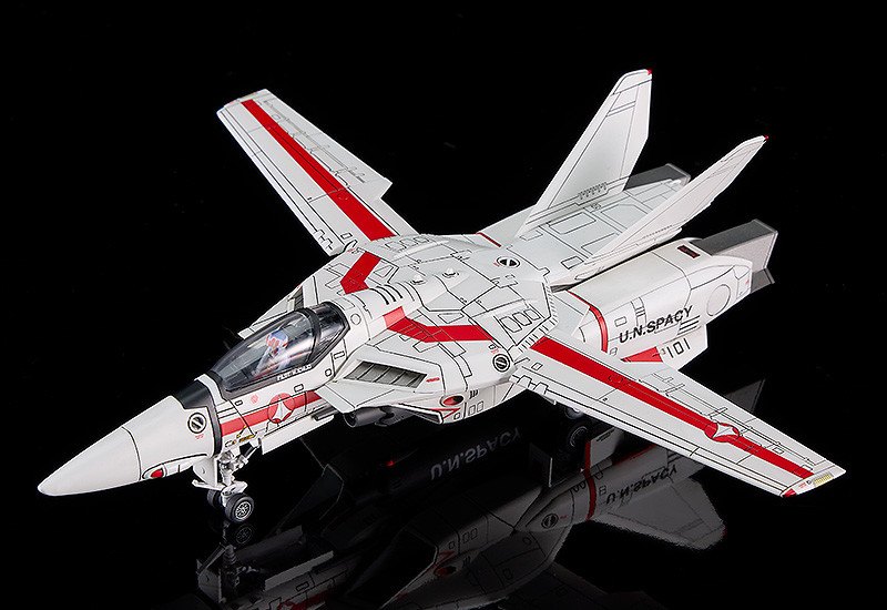 PLAMAX PX06 1/72 VF-1J Fighter Valkyrie Vermilion Platoon (Ichijo Teruuki)