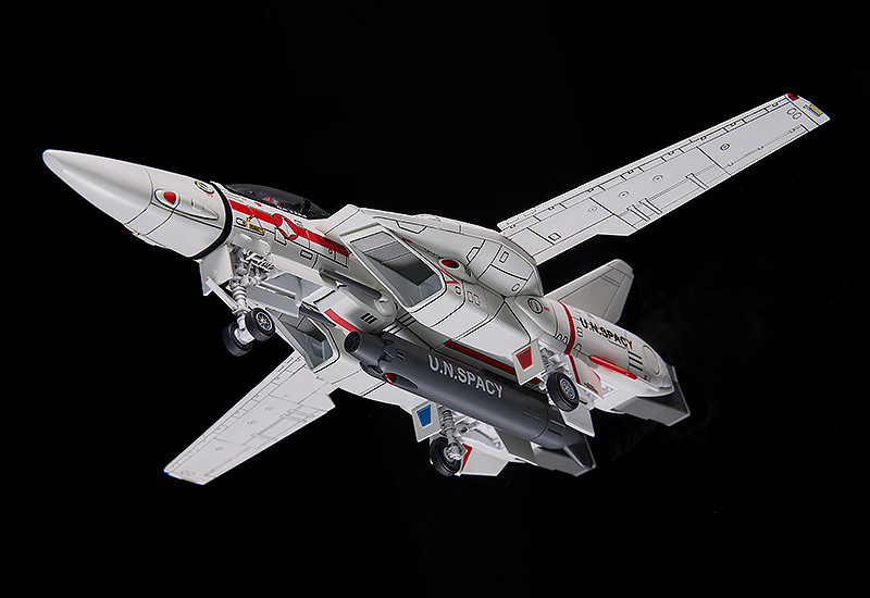 PLAMAX PX06 1/72 VF-1J Fighter Valkyrie Vermilion Platoon (Ichijo Teruuki)
