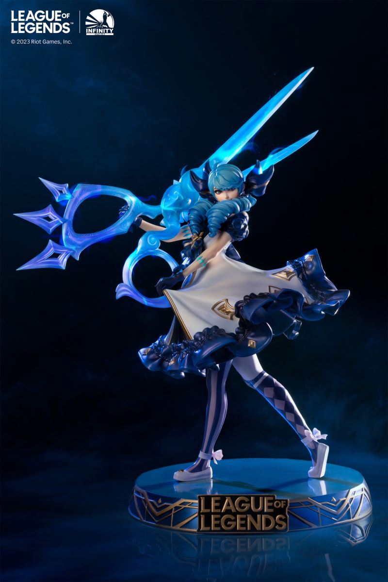 League of Legends - Gwen, The Hallowed Seamstress 1/6
