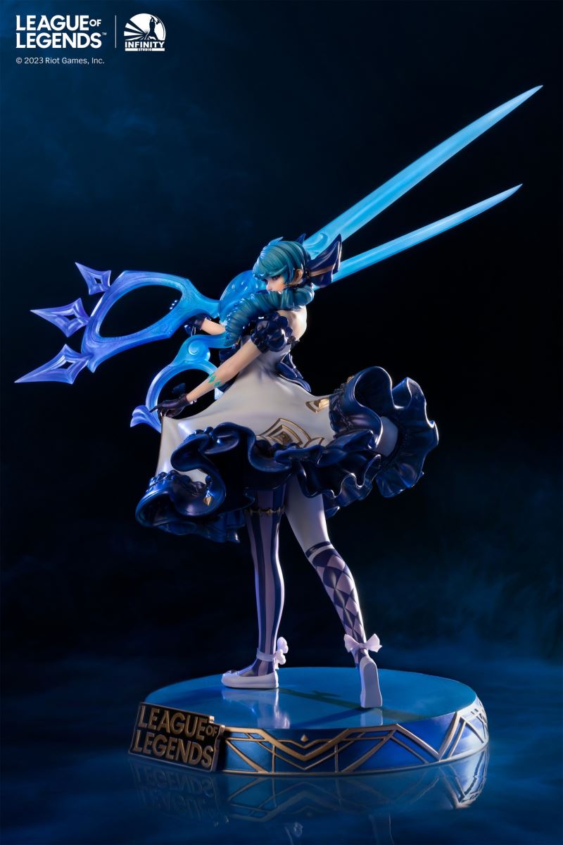 League of Legends - Gwen, The Hallowed Seamstress 1/6