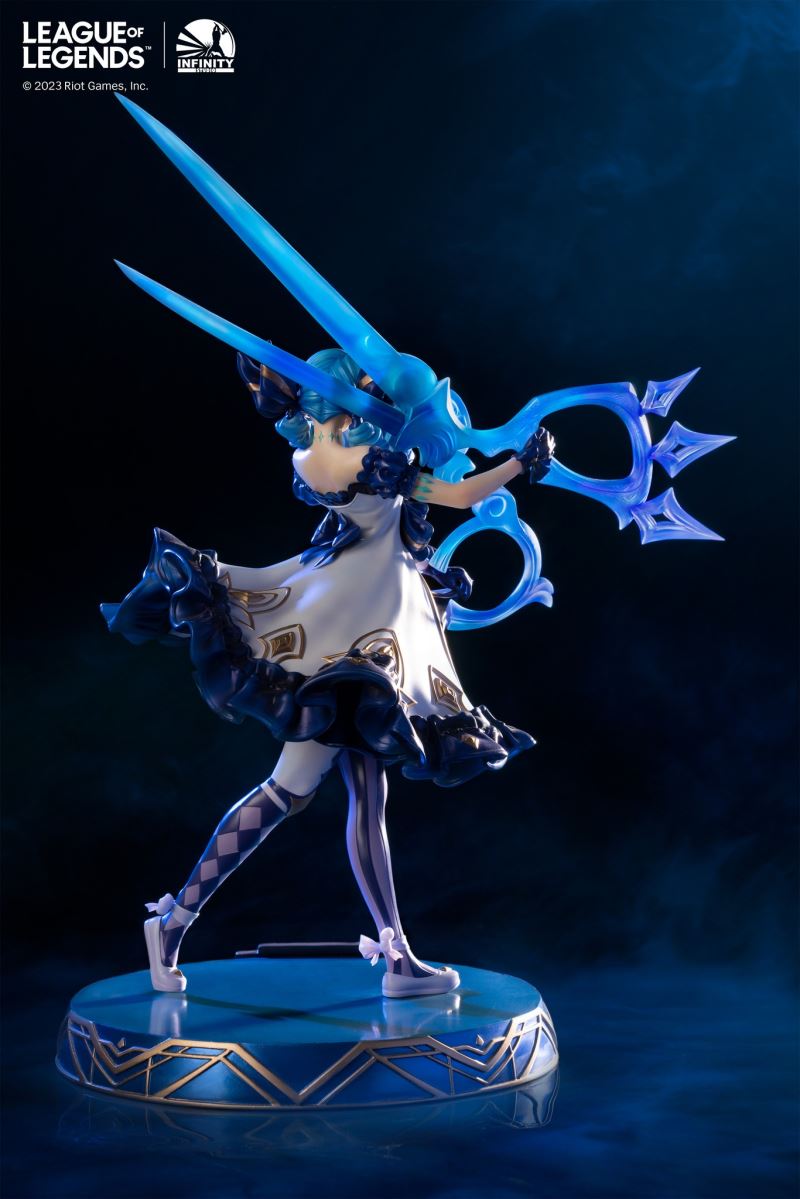League of Legends - Gwen, The Hallowed Seamstress 1/6