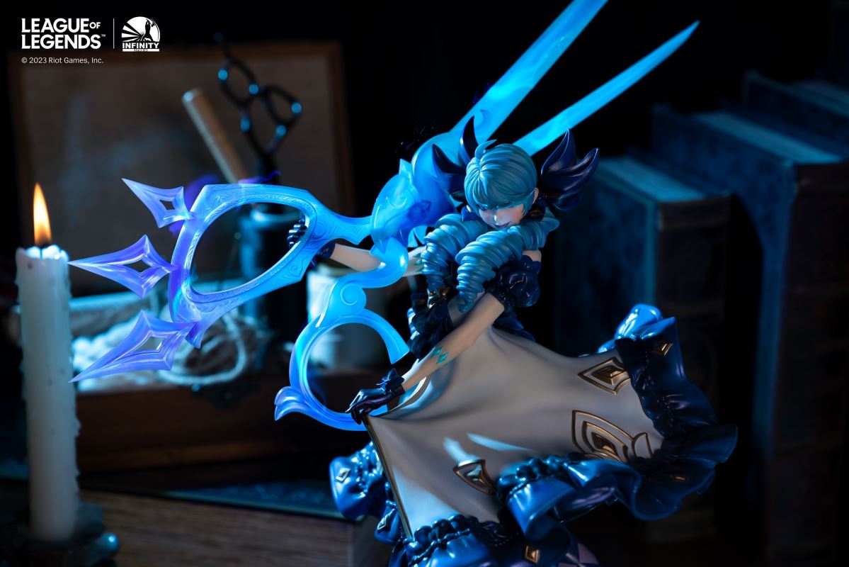 League of Legends - Gwen, The Hallowed Seamstress 1/6