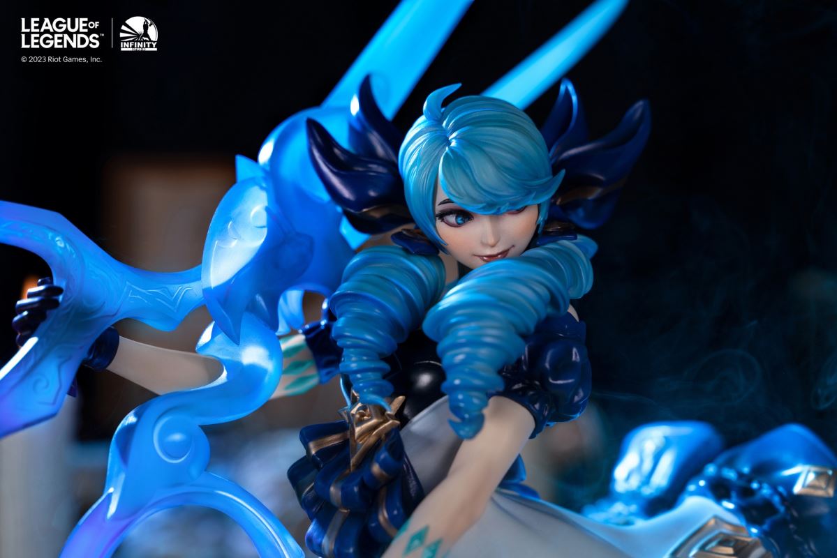 League of Legends - Gwen, The Hallowed Seamstress 1/6