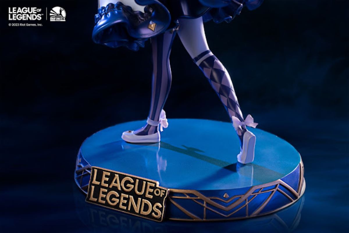 League of Legends - Gwen, The Hallowed Seamstress 1/6