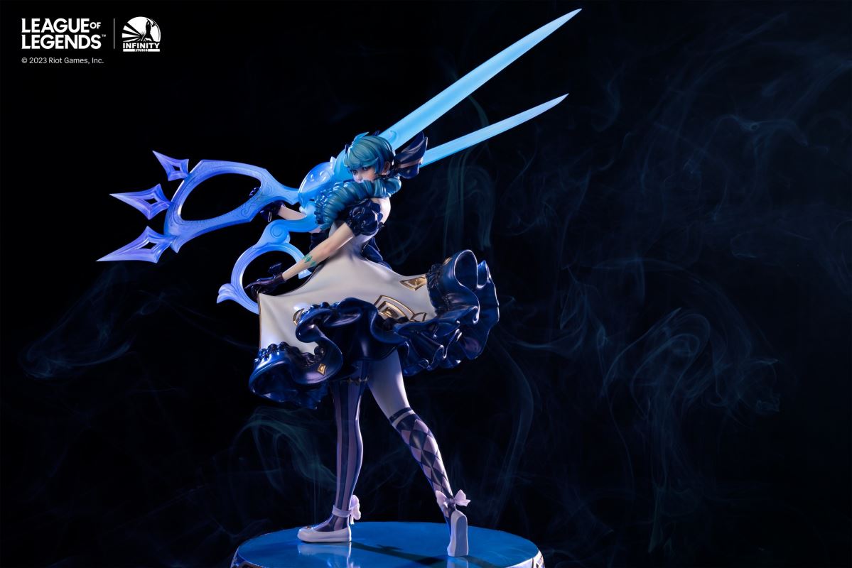 League of Legends - Gwen, The Hallowed Seamstress 1/6