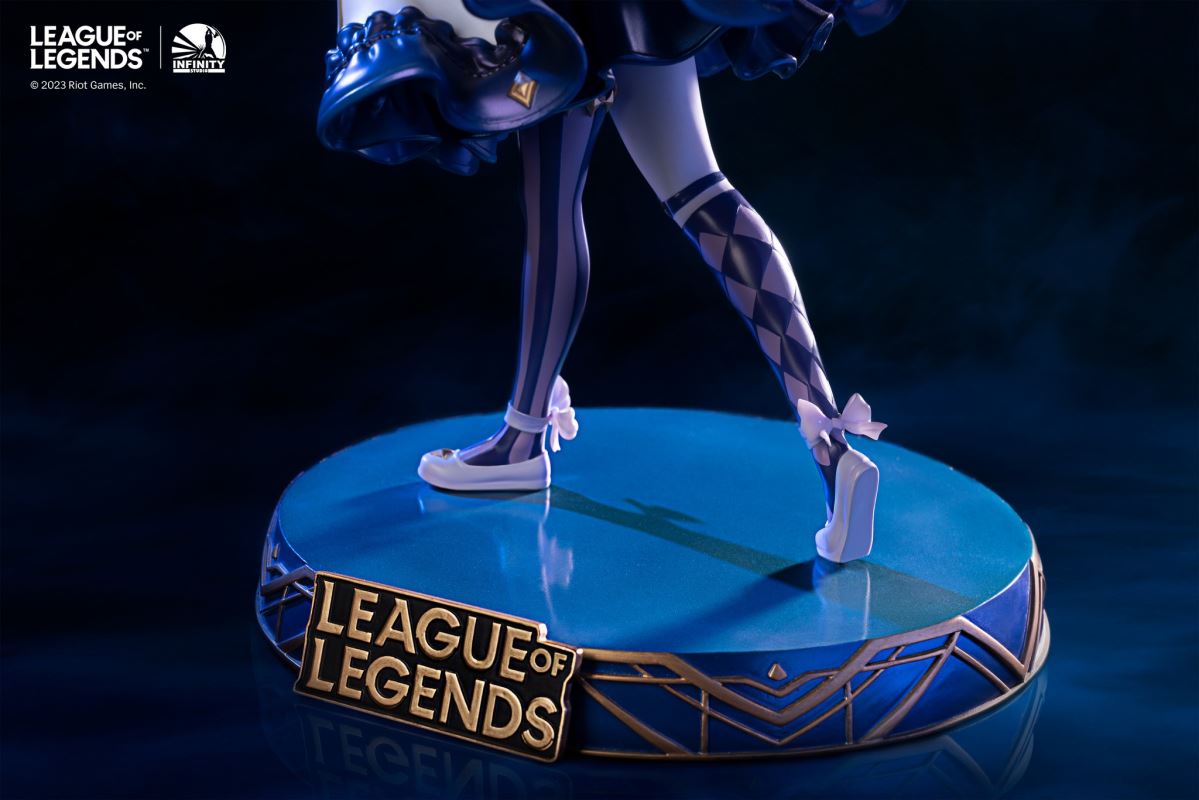 League of Legends - Gwen, The Hallowed Seamstress 1/6