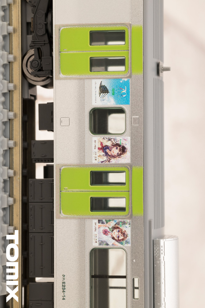 Madoka Yuki [Winter Uniform Color Ver.] With First Car Museum E235 Series Yamanote Line Sosai Shoujo Garden Wrapping Vehicle