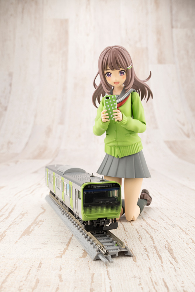 Madoka Yuki [Winter Uniform Color Ver.] With First Car Museum E235 Series Yamanote Line Sosai Shoujo Garden Wrapping Vehicle
