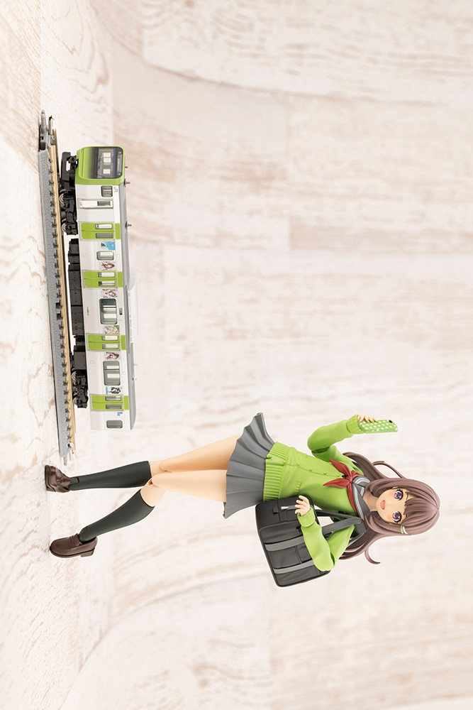 Madoka Yuki [Winter Uniform Color Ver.] With First Car Museum E235 Series Yamanote Line Sosai Shoujo Garden Wrapping Vehicle