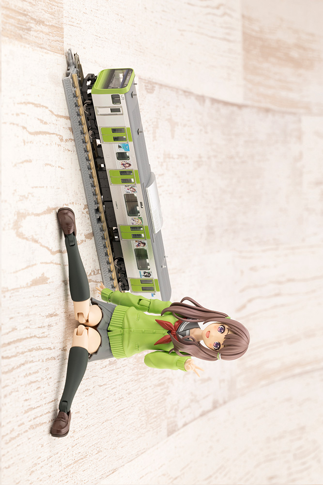 Madoka Yuki [Winter Uniform Color Ver.] With First Car Museum E235 Series Yamanote Line Sosai Shoujo Garden Wrapping Vehicle