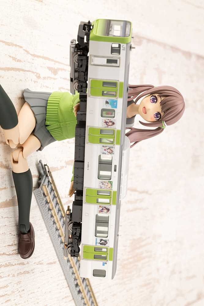 Madoka Yuki [Winter Uniform Color Ver.] With First Car Museum E235 Series Yamanote Line Sosai Shoujo Garden Wrapping Vehicle