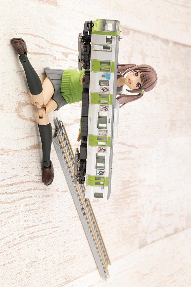 Madoka Yuki [Winter Uniform Color Ver.] With First Car Museum E235 Series Yamanote Line Sosai Shoujo Garden Wrapping Vehicle