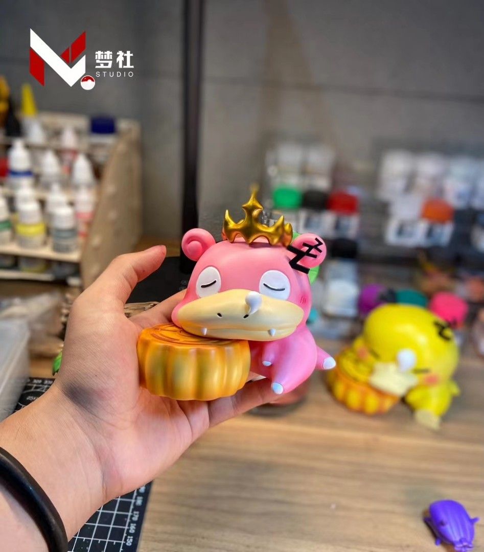 Sleepy Crown Slowpoke - Pokemon