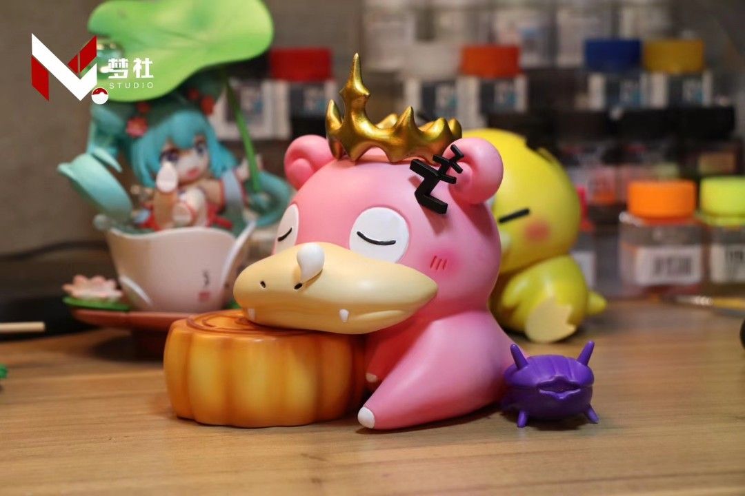 Sleepy Crown Slowpoke - Pokemon