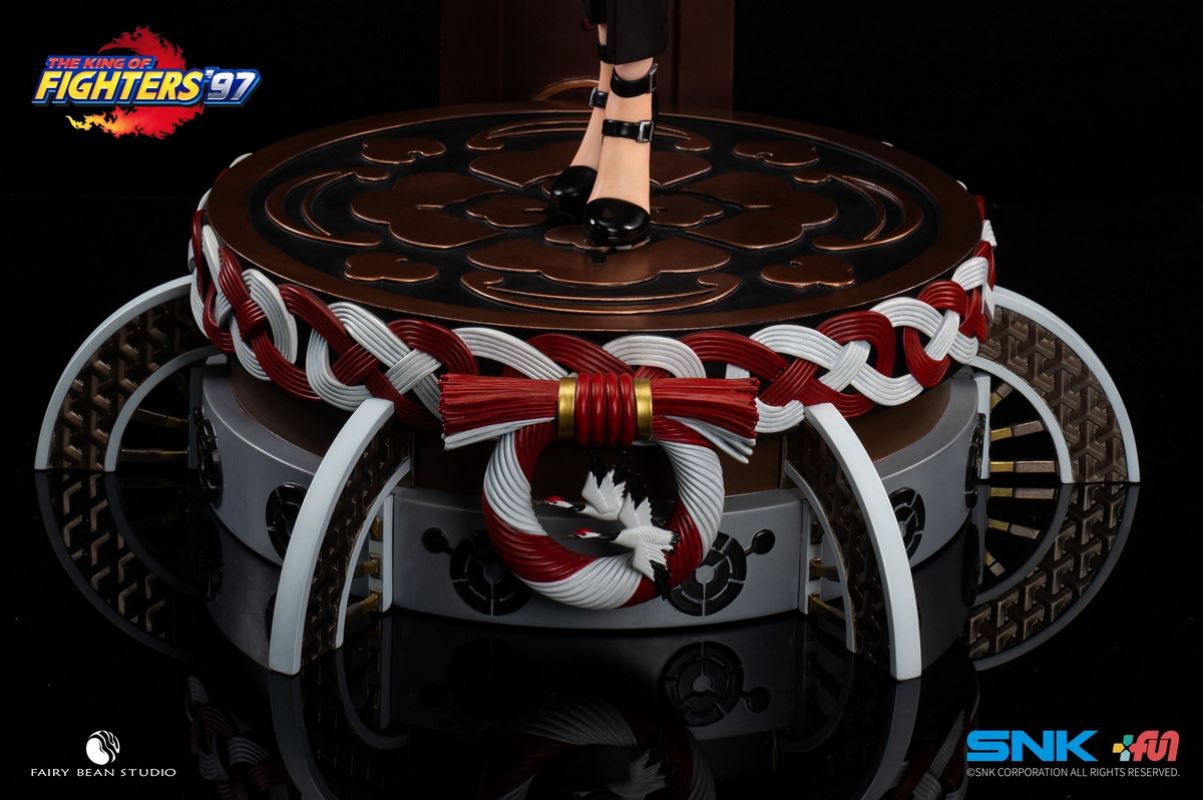 The King of Fighters '97 statue of Kagura Chizuru