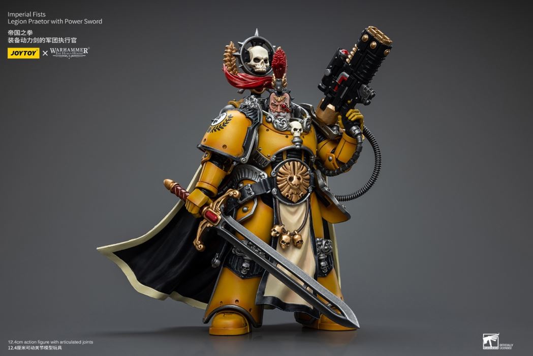 Imperial Fists Fafnir Lane/Legion Executor equipped with a power sword 1/18